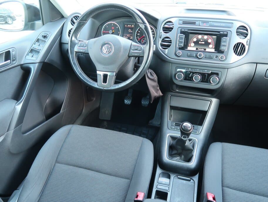 2012 Volkswagen TIGUAN - 9