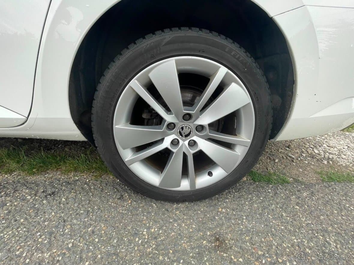 Škoda SUPERB - 4