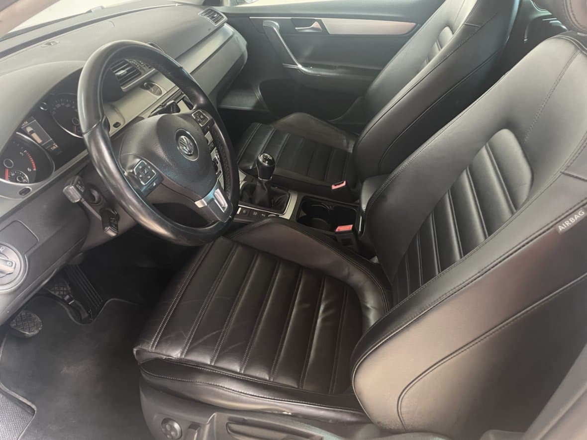2013 Volkswagen PASSAT - 9