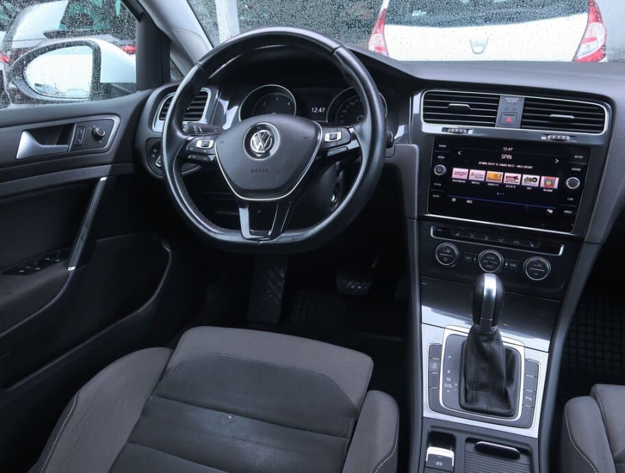 2019 Volkswagen GOLF - 9