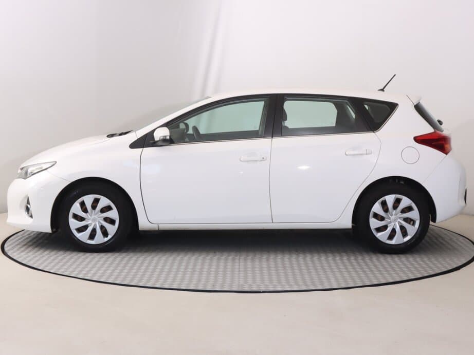 2013 Toyota AURIS - 4