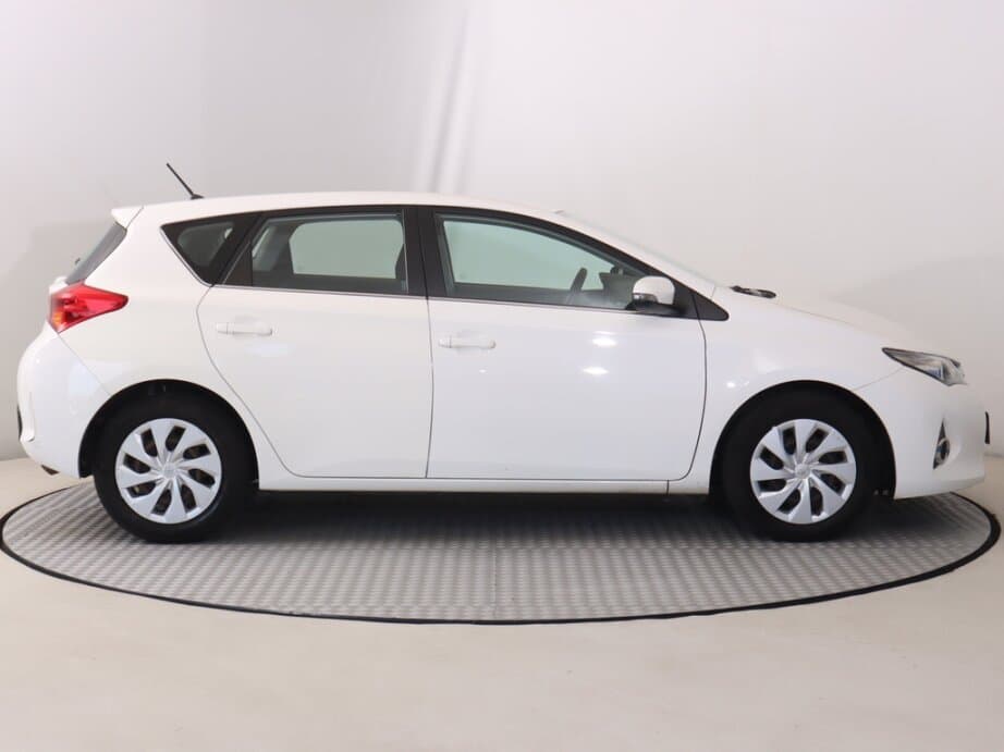2013 Toyota AURIS - 8