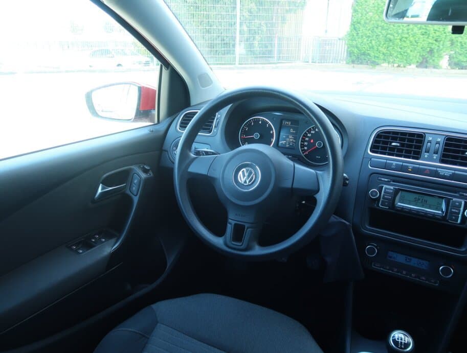 2010 Volkswagen POLO - 9