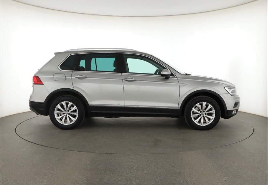 2016 Volkswagen TIGUAN - 8