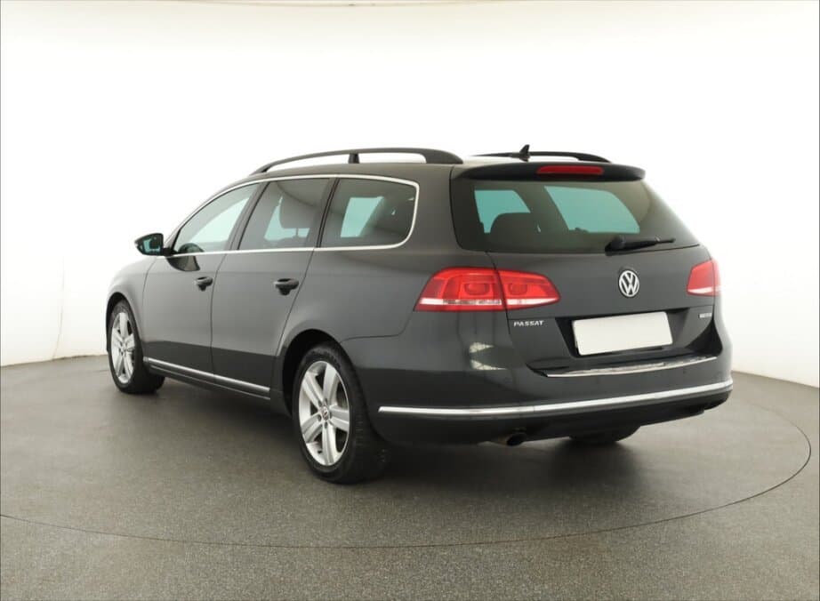 2011 Volkswagen PASSAT - 5