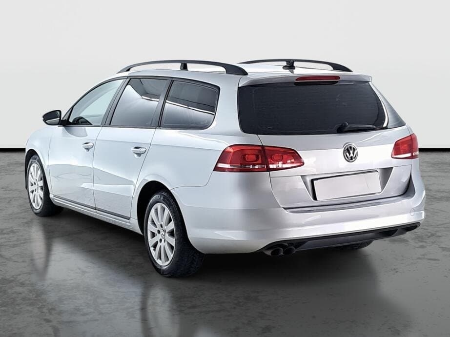 2011 Volkswagen PASSAT - 5