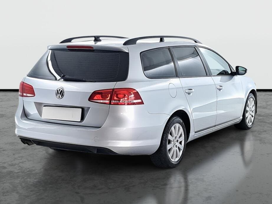 2011 Volkswagen PASSAT - 7