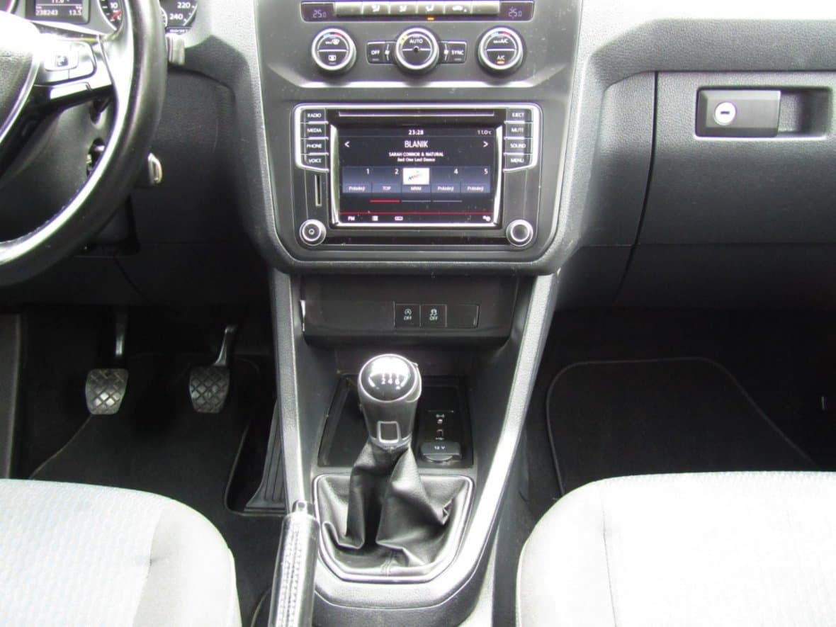 2015 Volkswagen Caddy - 17