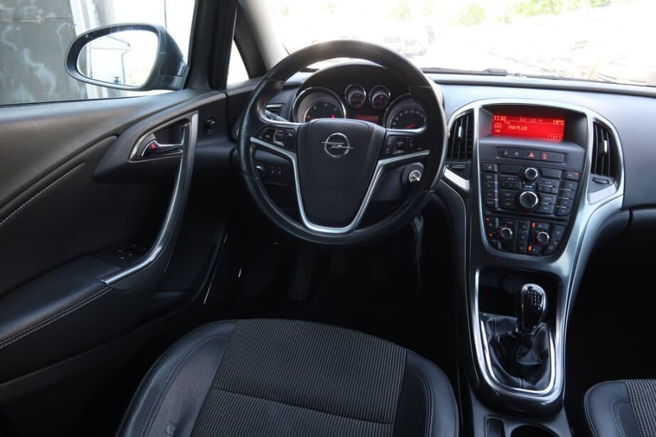 2011 Opel ASTRA - 9