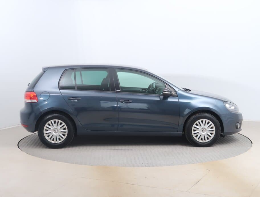 2011 Volkswagen GOLF - 8