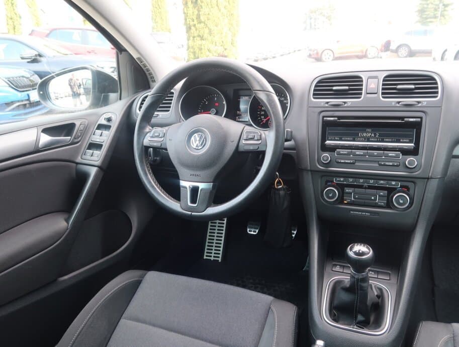 2011 Volkswagen GOLF - 9