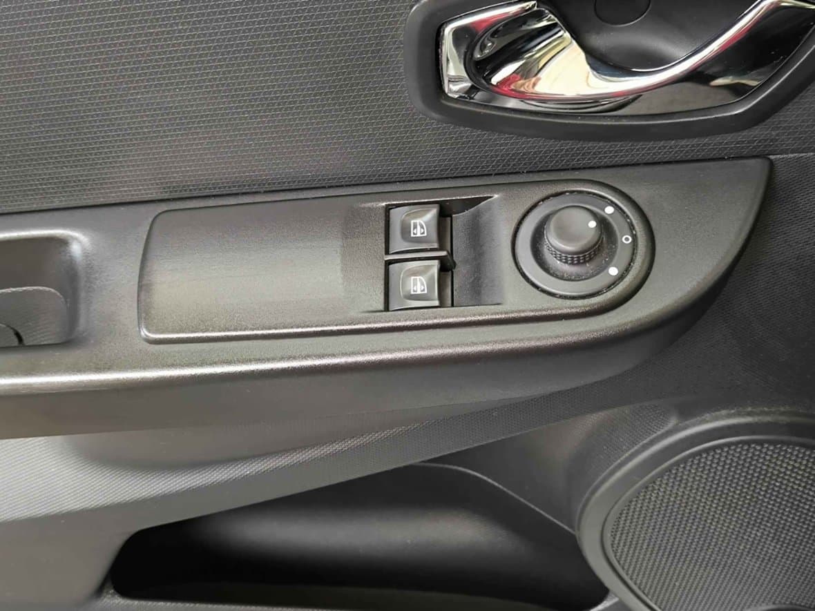 2014 Renault CLIO - 17