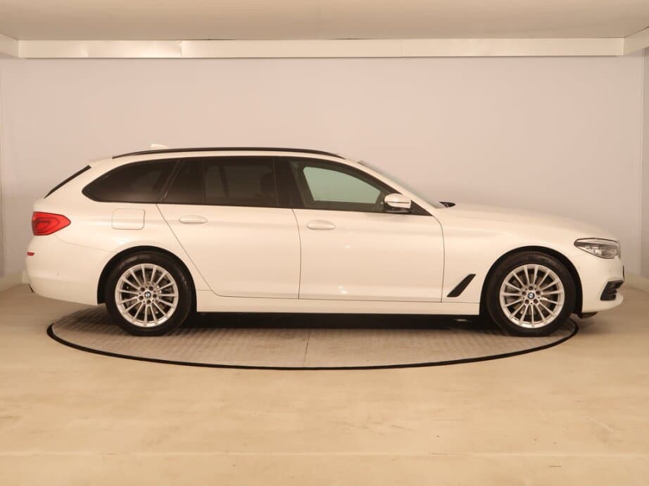 2020 BMW 5-SERIES - 8