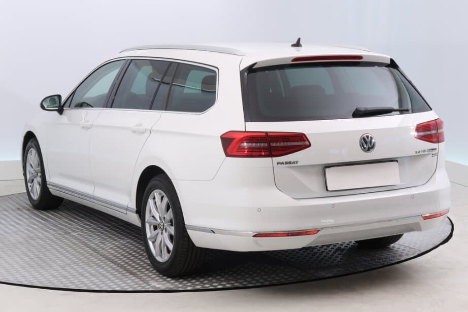 2017 Volkswagen PASSAT - 5