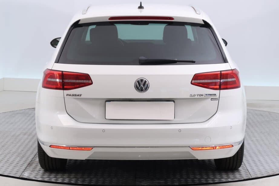 2017 Volkswagen PASSAT - 6