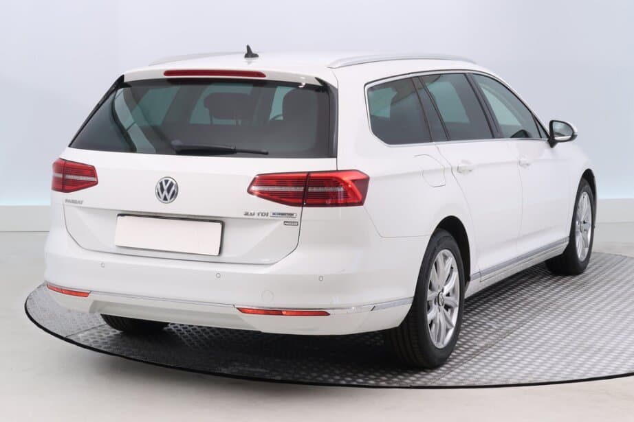 2017 Volkswagen PASSAT - 7