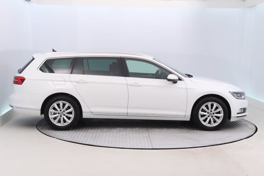2017 Volkswagen PASSAT - 8