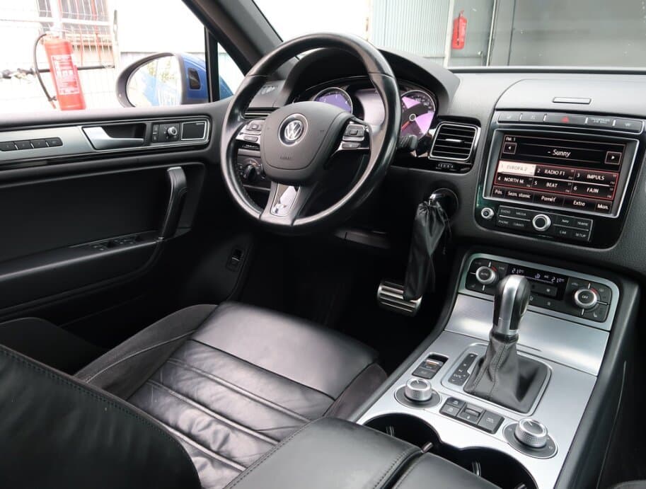 2016 Volkswagen TOUAREG - 9