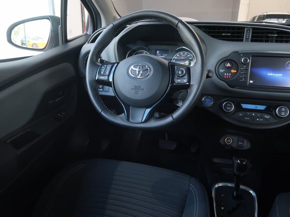 2018 Toyota YARIS - 25