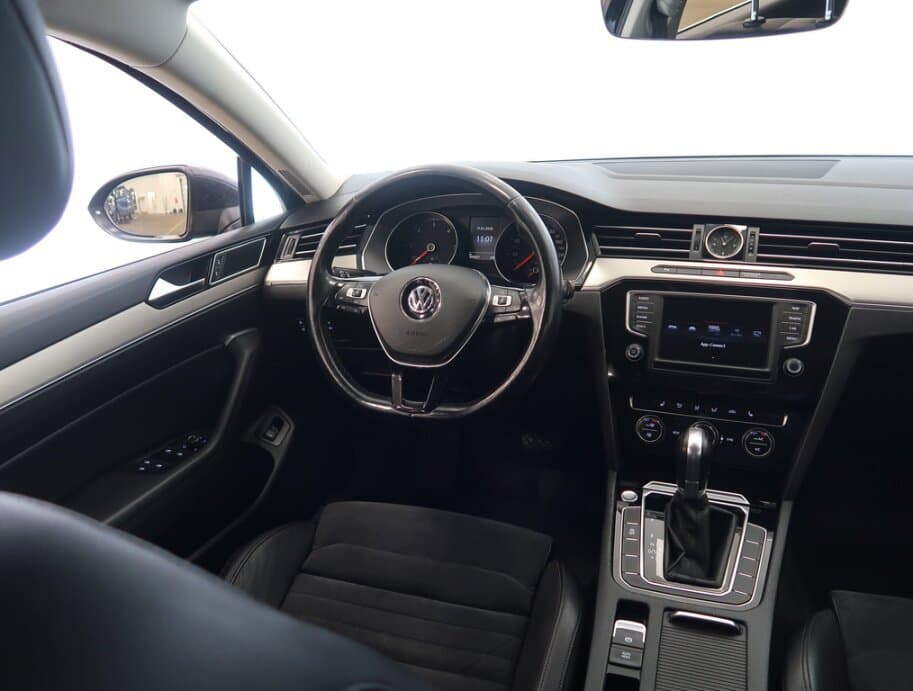 2015 Volkswagen PASSAT - 9