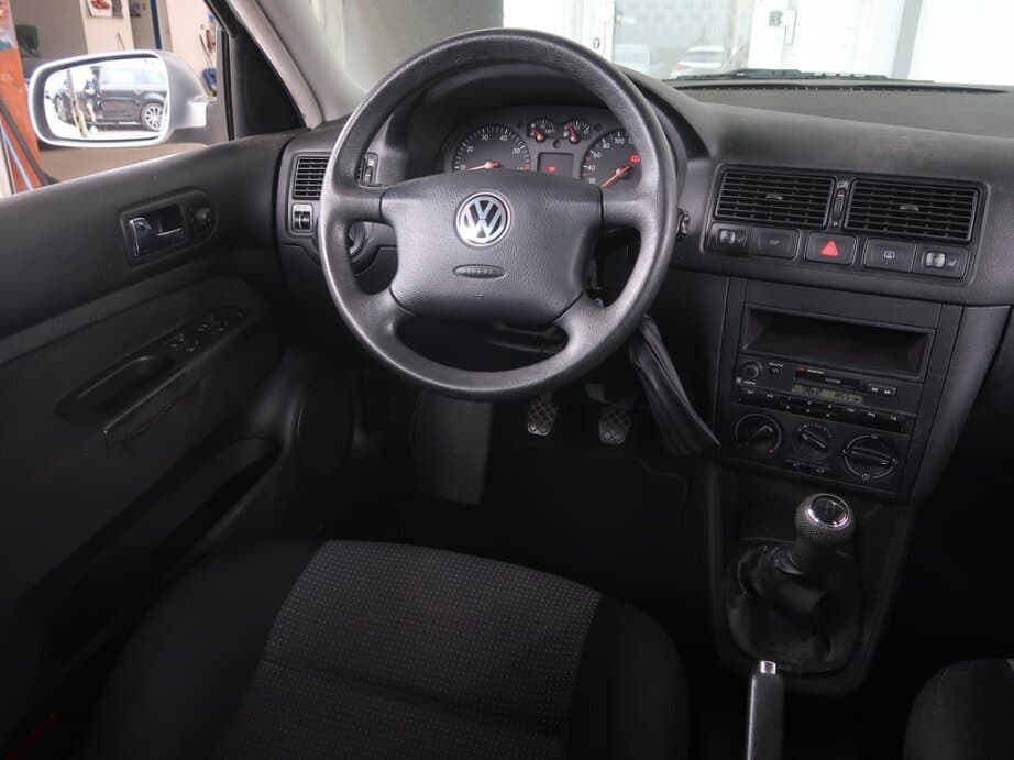 2002 Volkswagen GOLF - 9