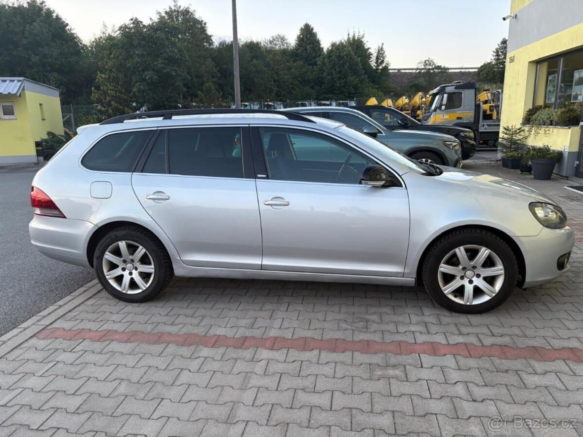 2011 Volkswagen GOLF - 2