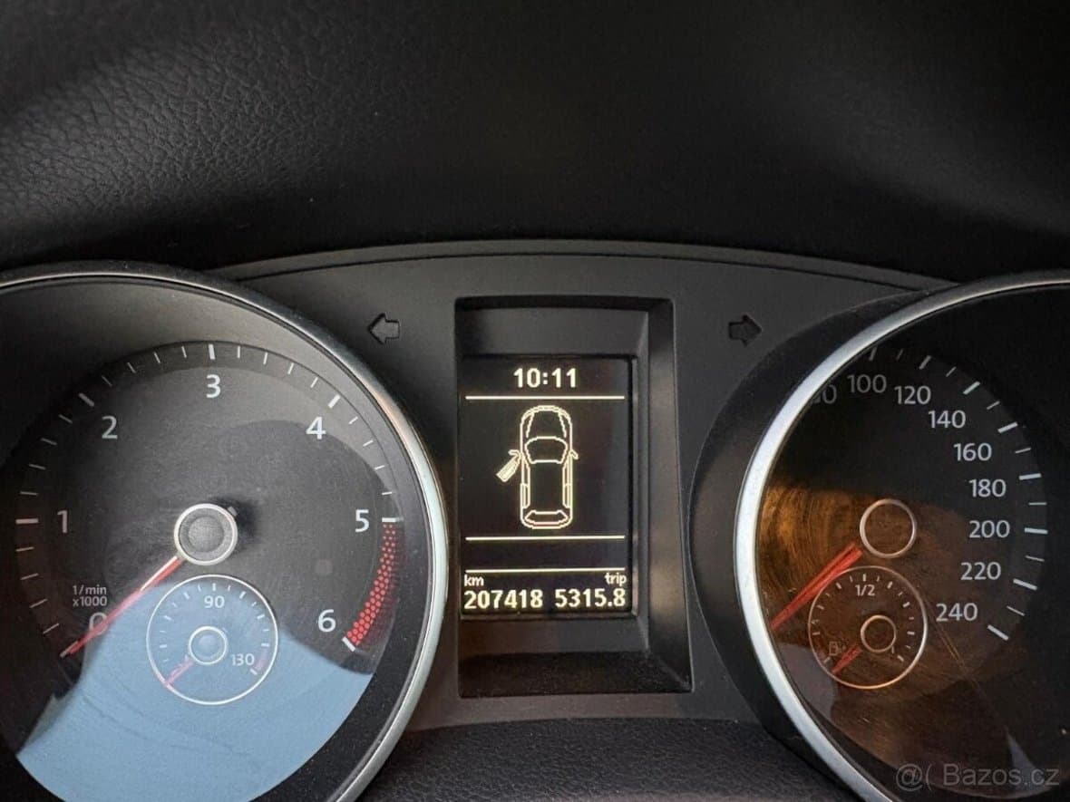 2011 Volkswagen GOLF - 11