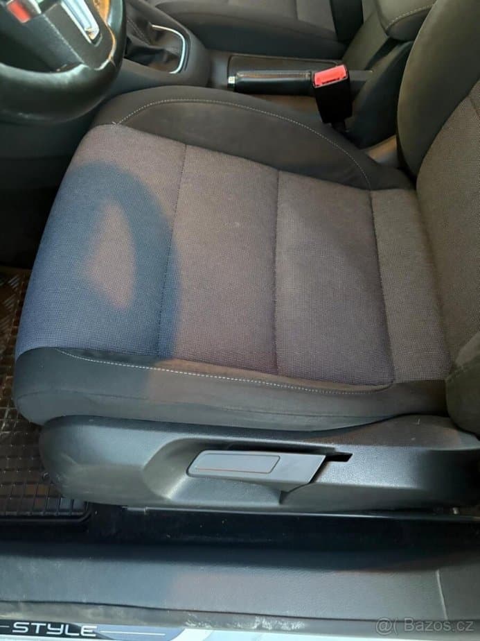 2011 Volkswagen GOLF - 12