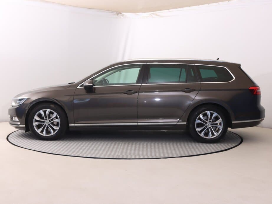 2016 Volkswagen PASSAT - 4