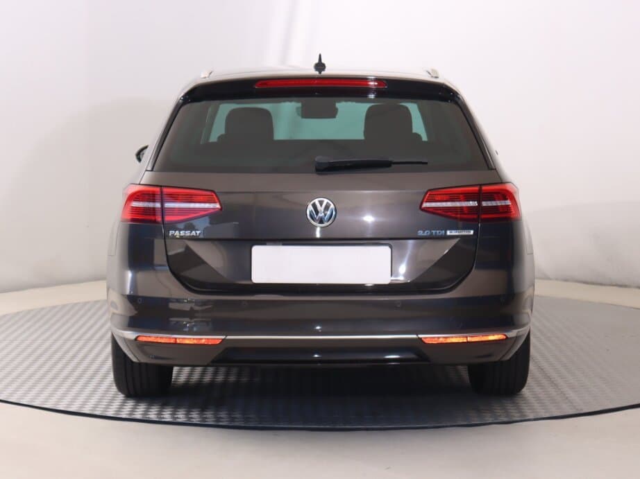 2016 Volkswagen PASSAT - 6