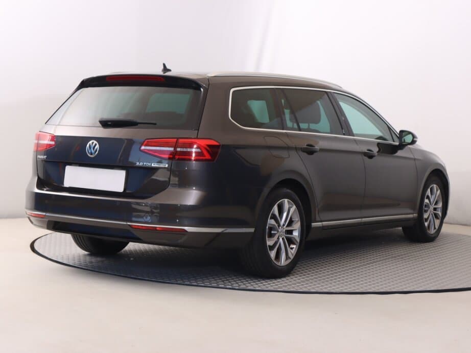 2016 Volkswagen PASSAT - 7