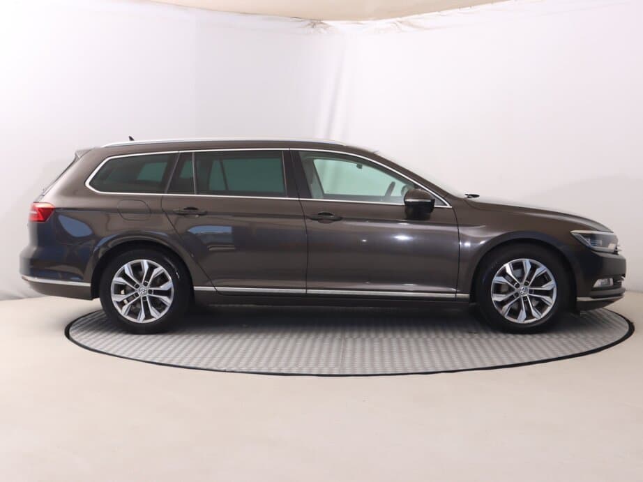 2016 Volkswagen PASSAT - 8