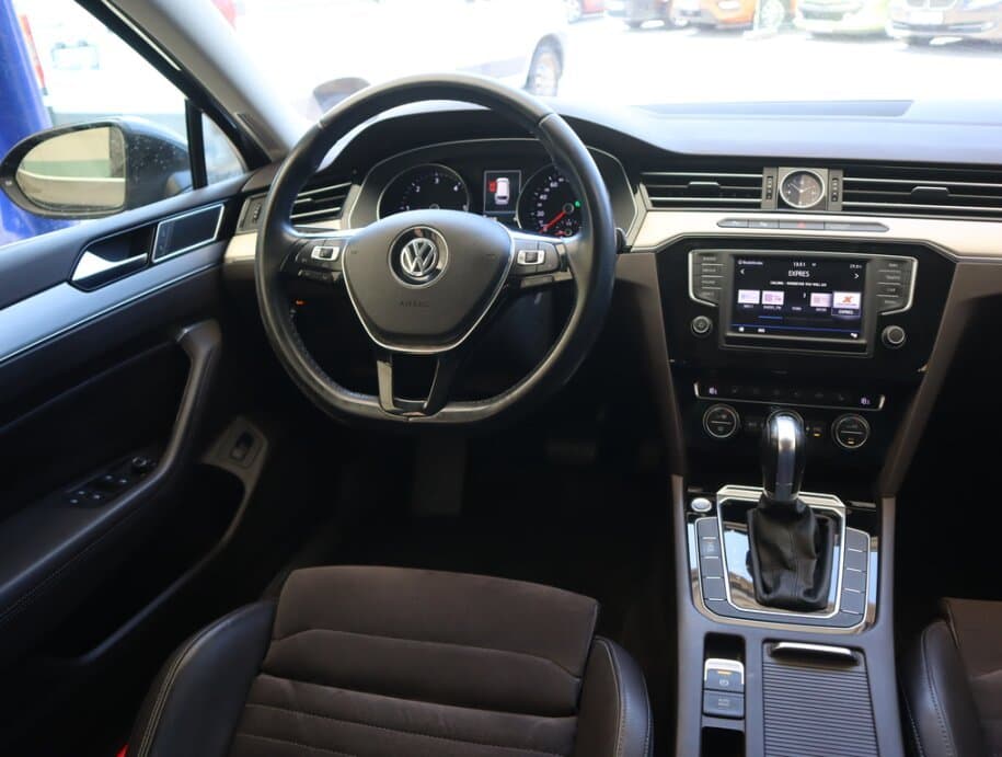 2016 Volkswagen PASSAT - 9