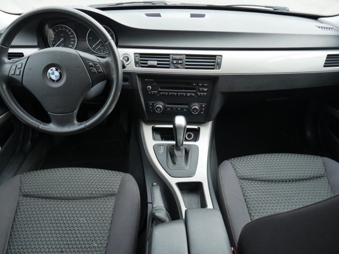 2012 BMW 3-SERIES - 8