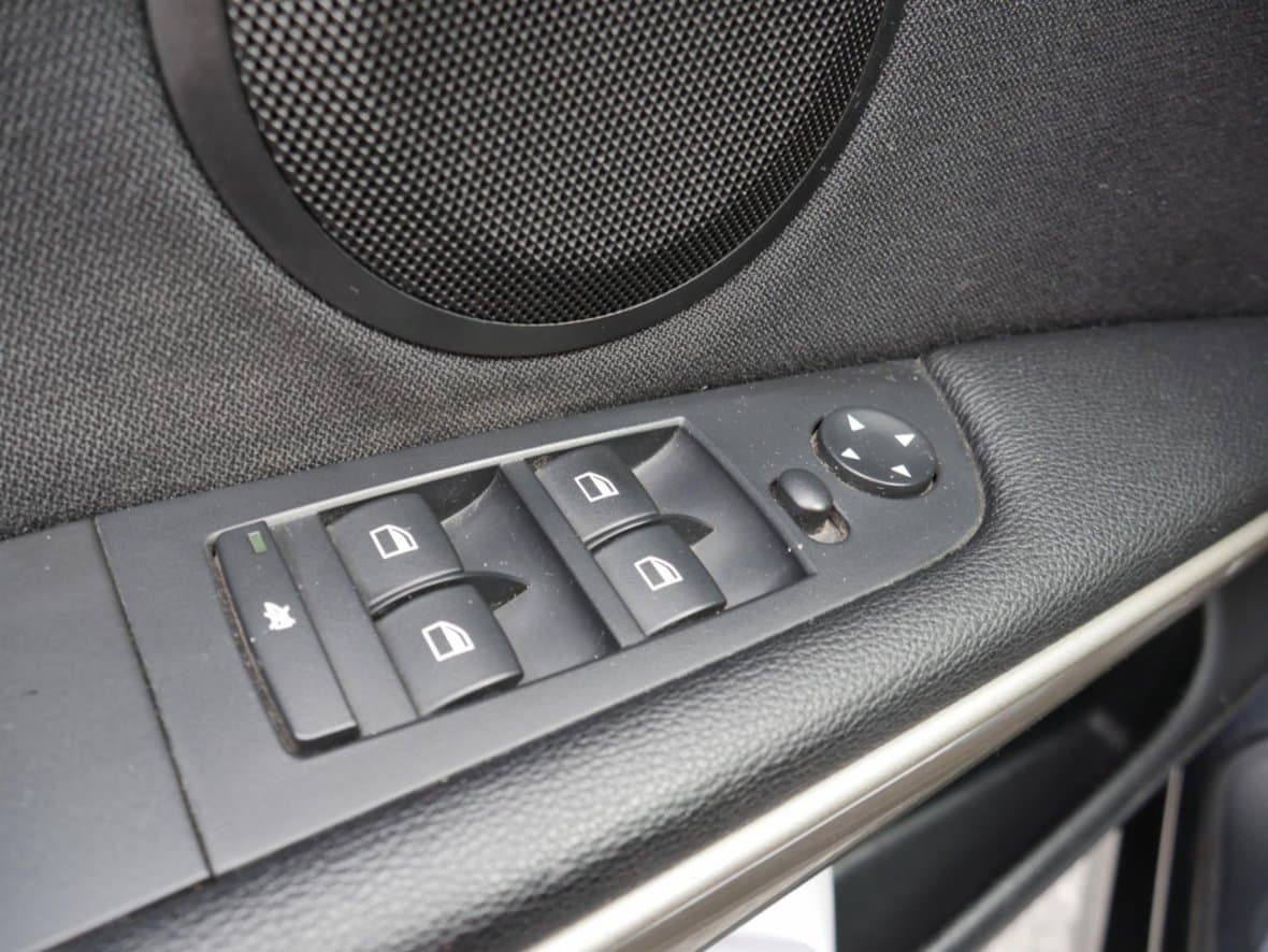 2012 BMW 3-SERIES - 11