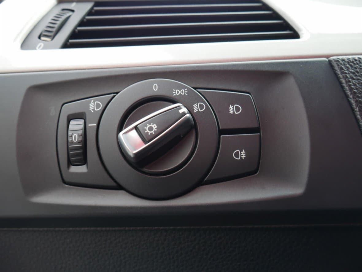 2012 BMW 3-SERIES - 12