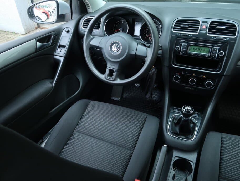 2011 Volkswagen GOLF - 9