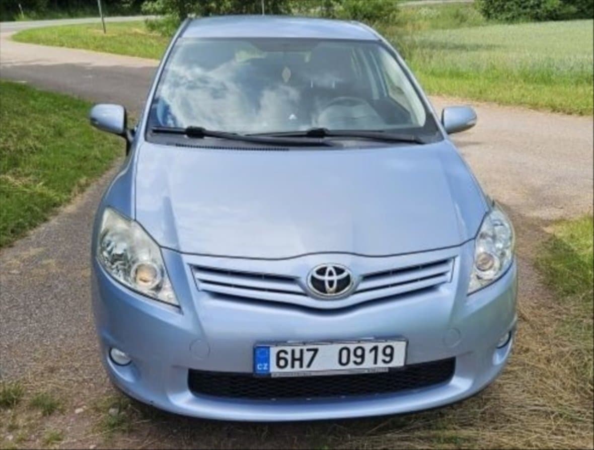 2012 Toyota AURIS