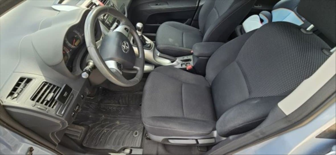 2012 Toyota AURIS - 7