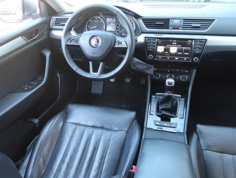 2017 Škoda SUPERB - 9