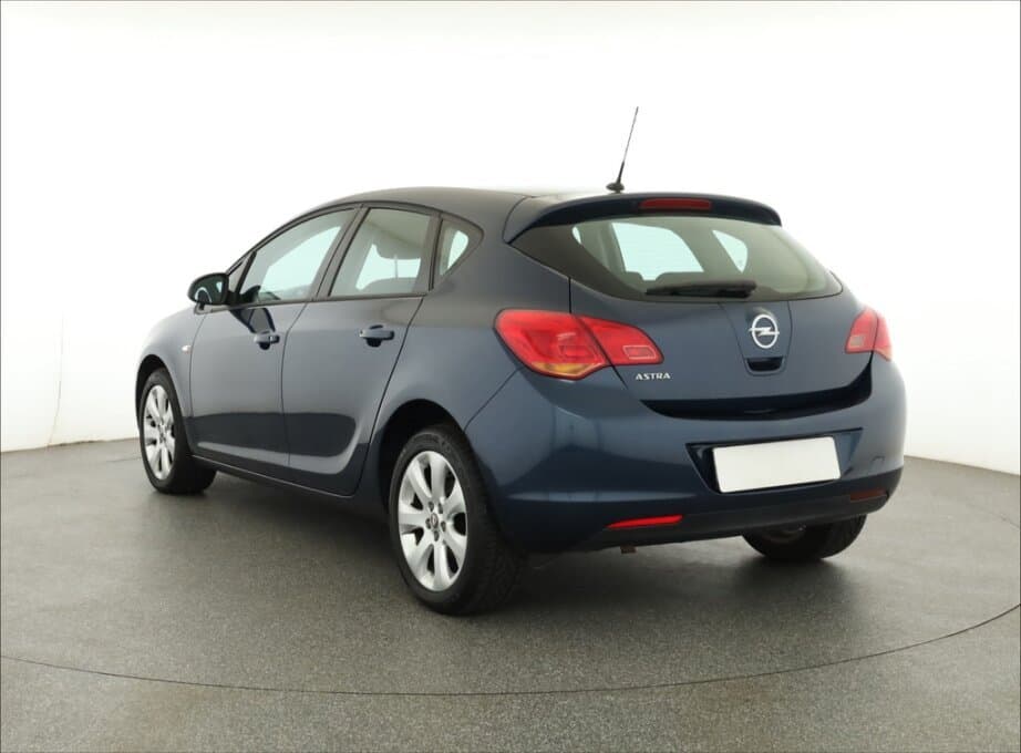 2011 Opel ASTRA - 9