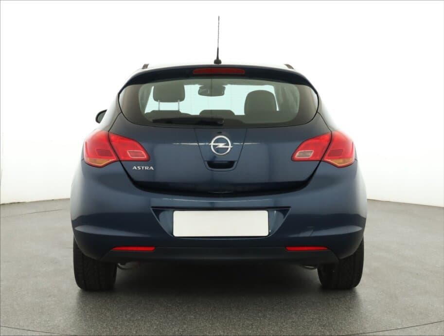 2011 Opel ASTRA - 11