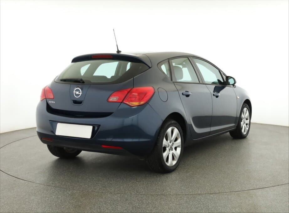2011 Opel ASTRA - 13