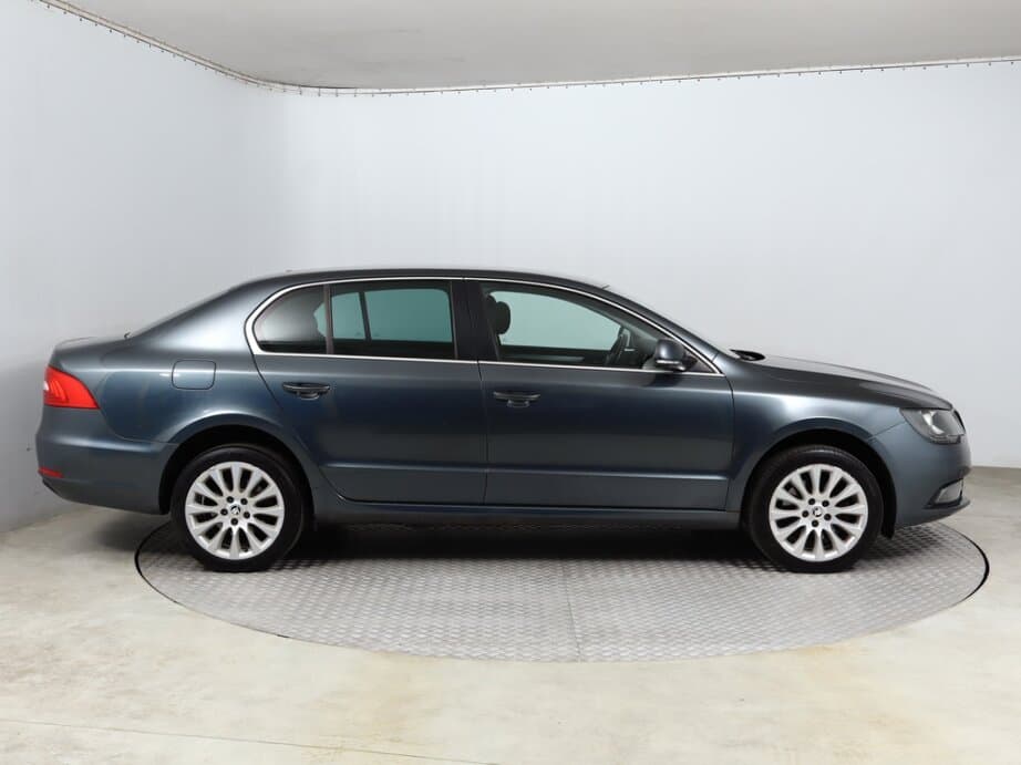 2014 Škoda SUPERB - 8