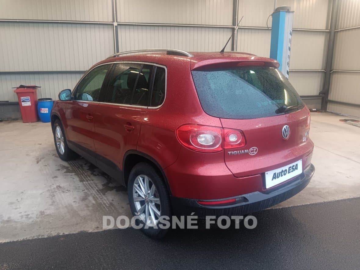 2010 Volkswagen TIGUAN - 2