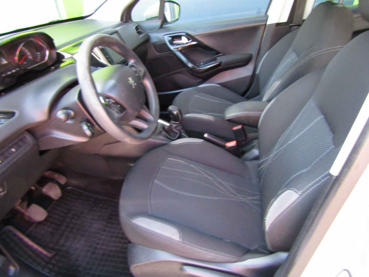 2015 Peugeot 208 - 9