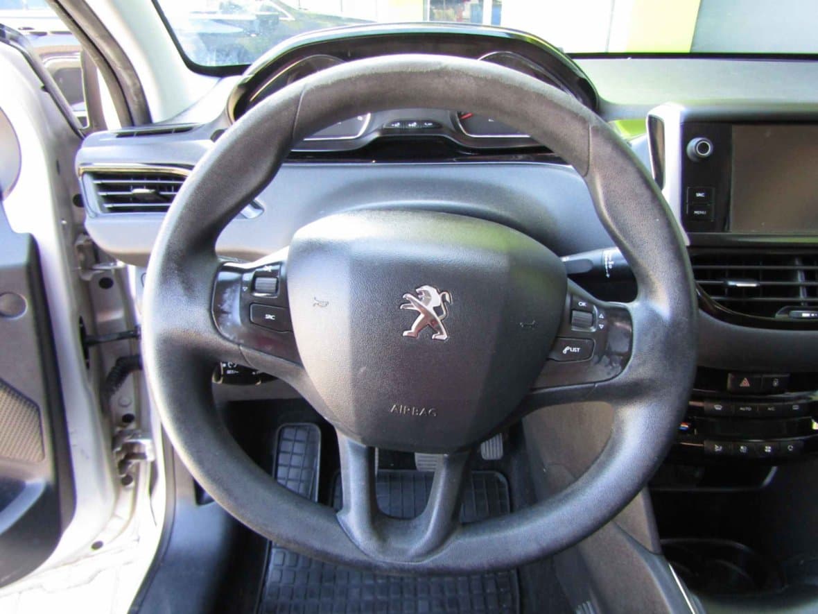 2015 Peugeot 208 - 17