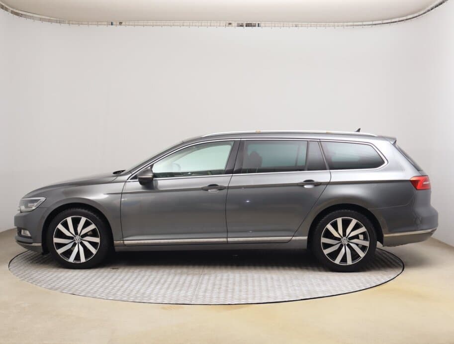 2016 Volkswagen PASSAT - 4