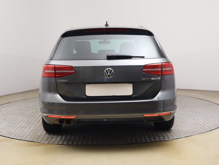 2016 Volkswagen PASSAT - 6
