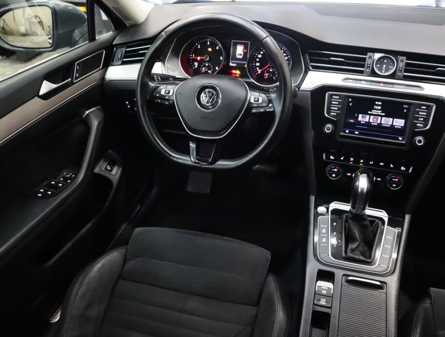 2016 Volkswagen PASSAT - 9